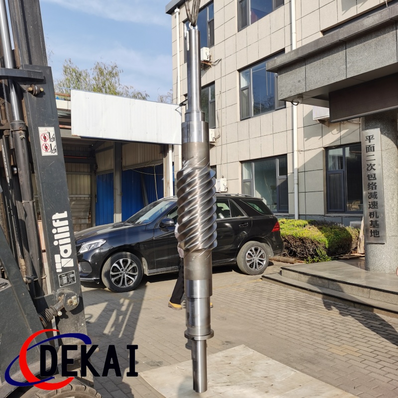 德凱定制7個(gè)頭3米長大蝸桿大模數(shù)大中心距電廠用